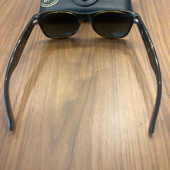 Ray Ban New Wayfarer Classic Sunglasses BNWOT - Picture 8 of 10